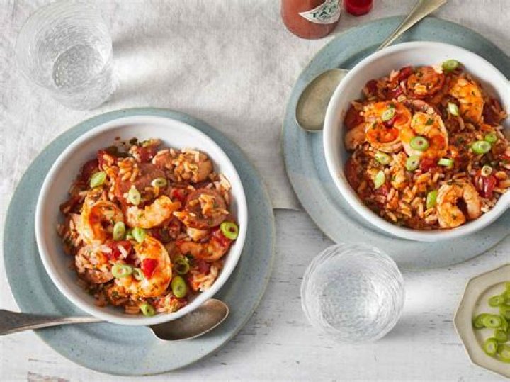 Can you cook egg and bacon in the same pan?