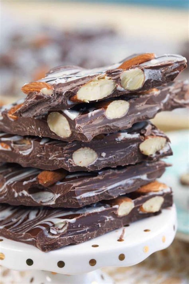 How long does it take for almond bark to dry?
