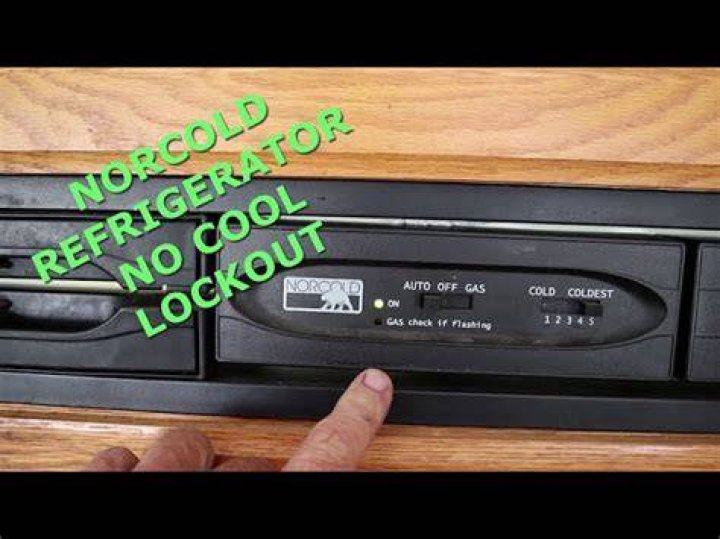 What is the Norcold fault code for a refrigerator?